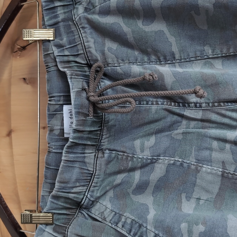 Bella Dahl camo jogger -  L